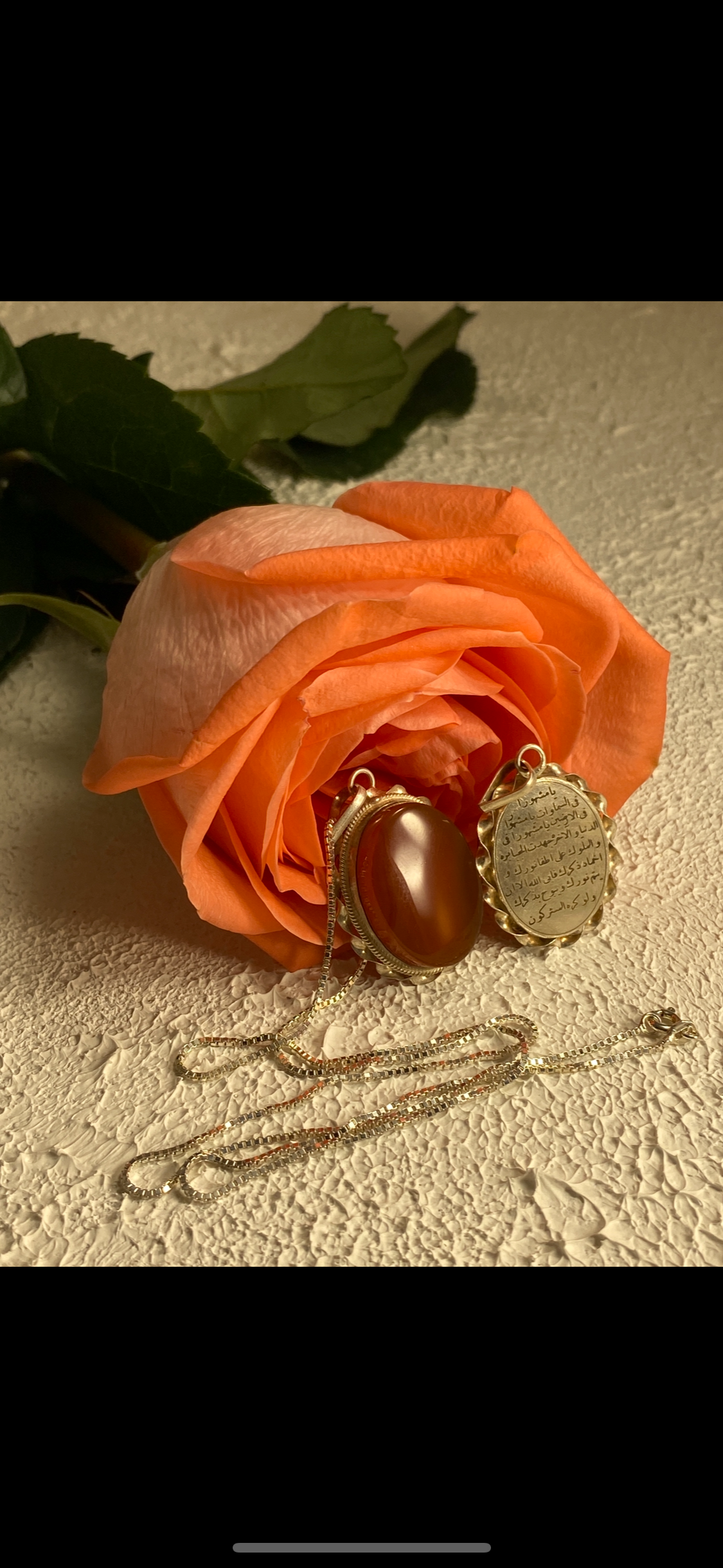 پک سوم:مدال نقره و پک سوم با زنجیر نقره:عقیق خراسان پشت بسته+حرزکبیر امام جواد(ع)+زنجیر نقره