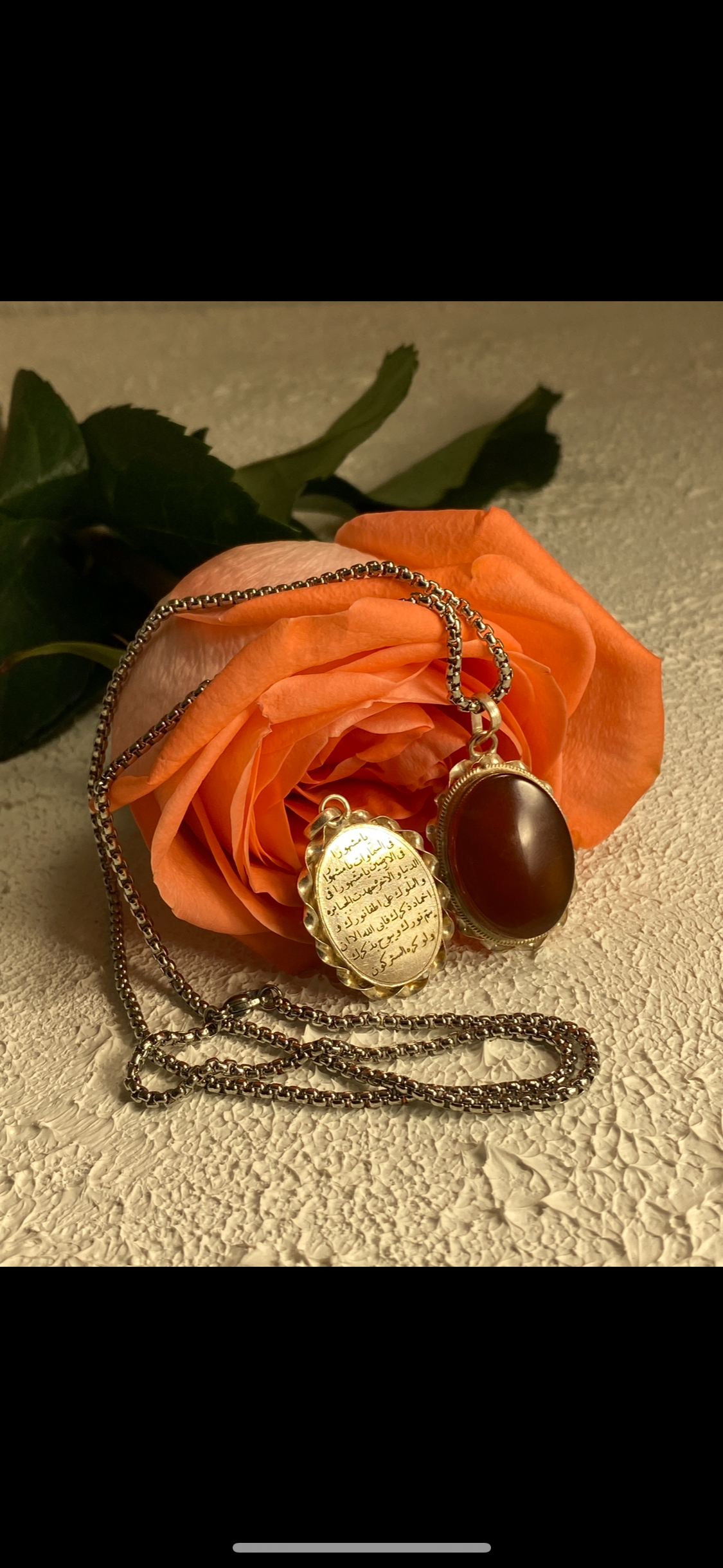 پک سوم:مدال نقره و پک سوم با زنجیر استیل:مدال نقره با عقیق خراسان پشت بسته+ حرز کبیر امام جواد(ع) روی پوست آهو+زنجیر استیل